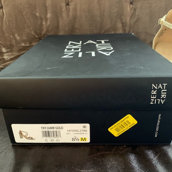 Naturalizer Heels - Picture 6 of 7